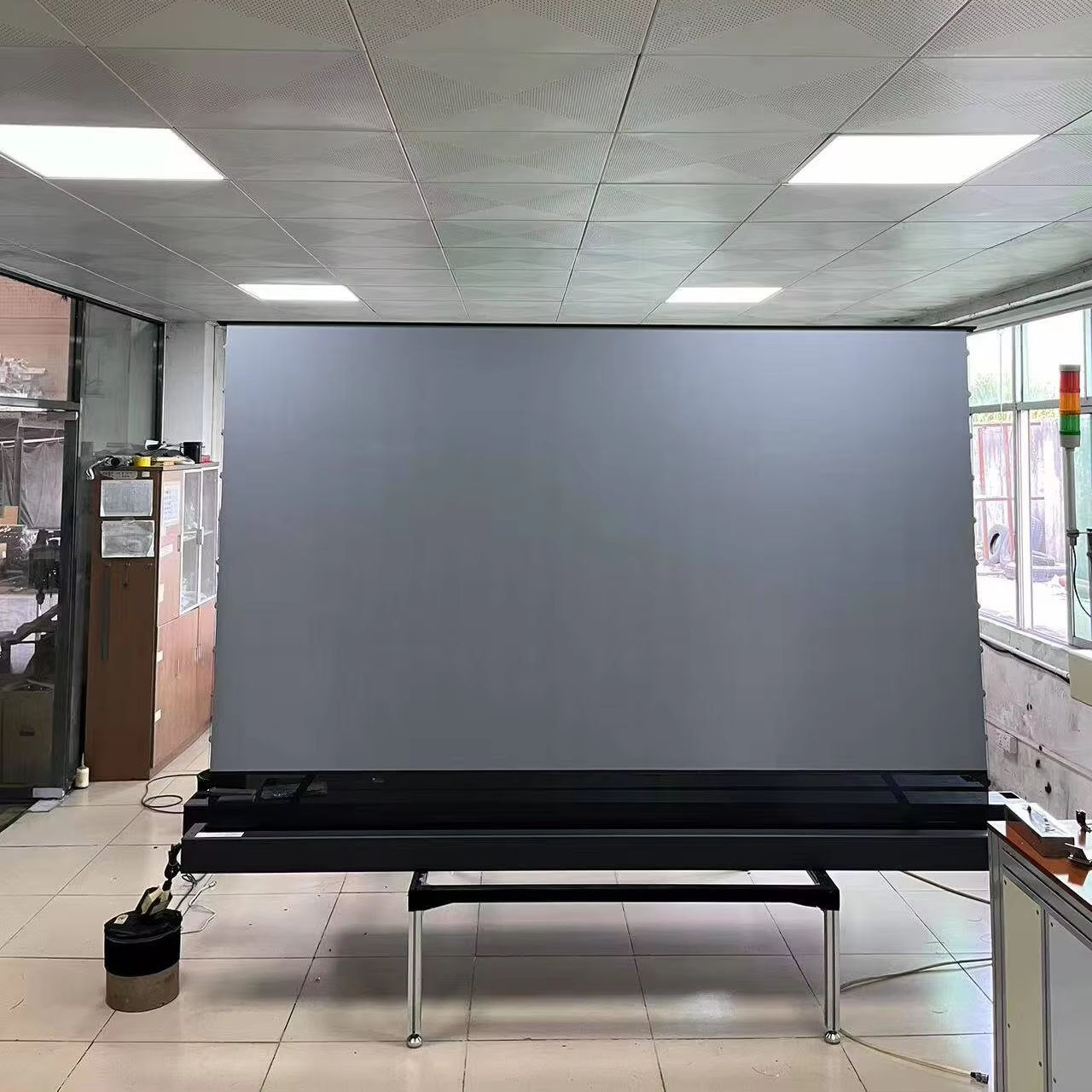 120インチALRフレネル電動フロア昇降式プロジェクタースク - Projector Screen 120 Inch Motorized Ambient のレビューと価格