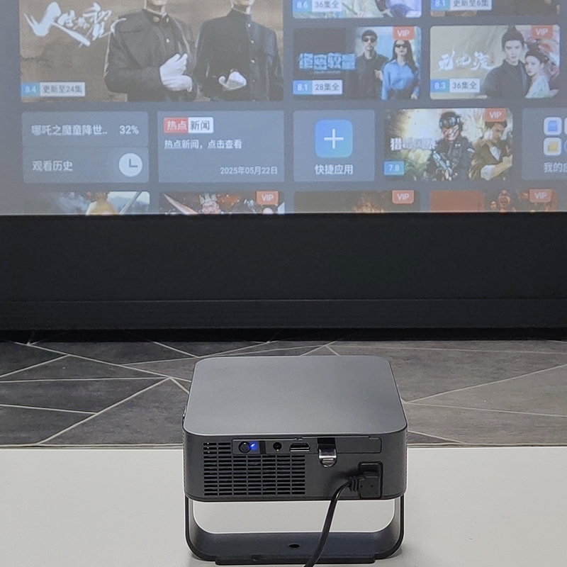 AIスマート8500ルーメンZ6ミニプロジェクター フルHD - Auto Focus Keystone Correction Projector のレビューと価格